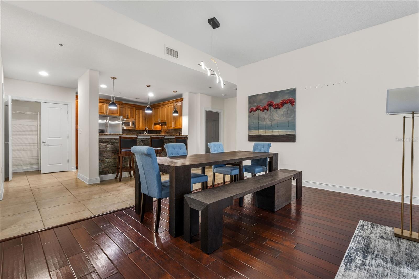 Image 8 of 34 For 628 Cleveland Street 1507