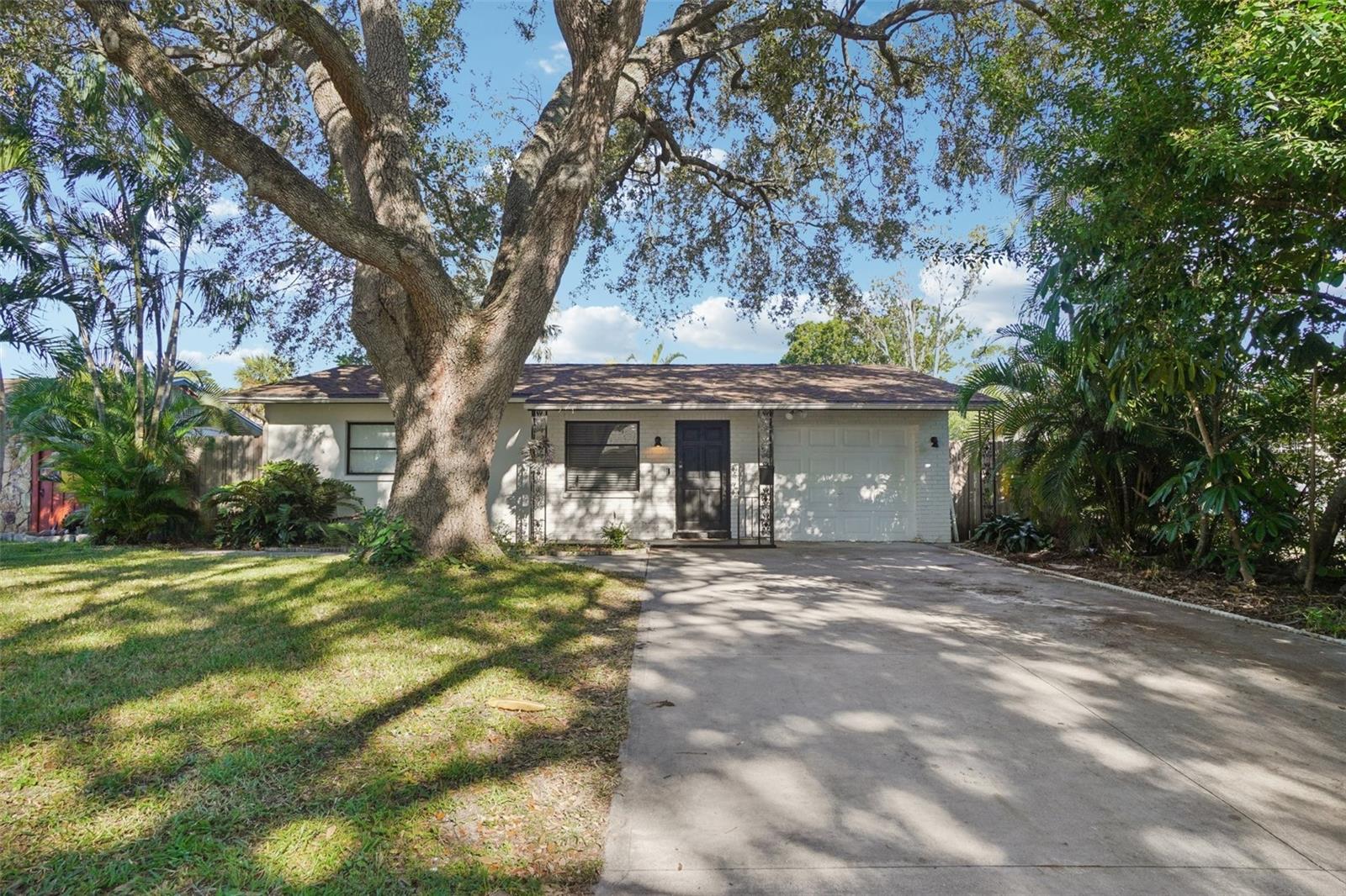 Details for 162 Lincoln Circle N, ST PETERSBURG, FL 33703