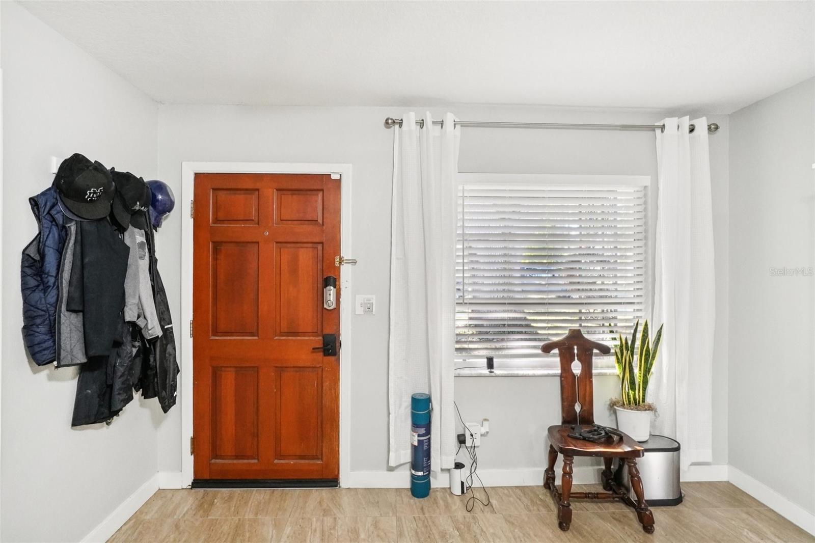 Image 11 of 54 For 162 Lincoln Circle N