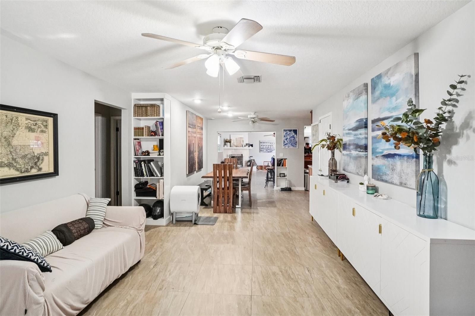 Image 14 of 54 For 162 Lincoln Circle N