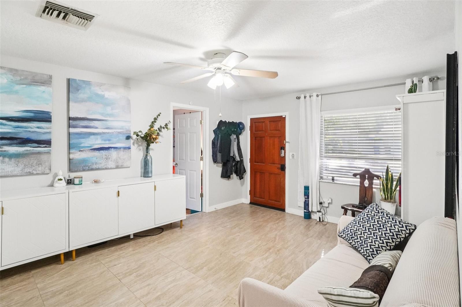 Image 15 of 54 For 162 Lincoln Circle N