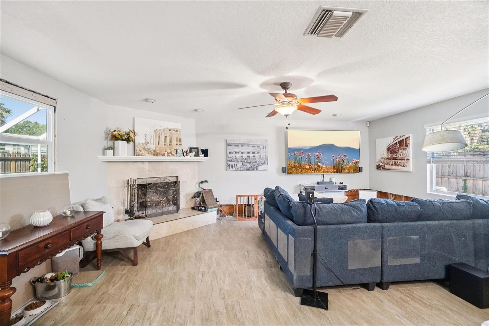 Image 19 of 54 For 162 Lincoln Circle N