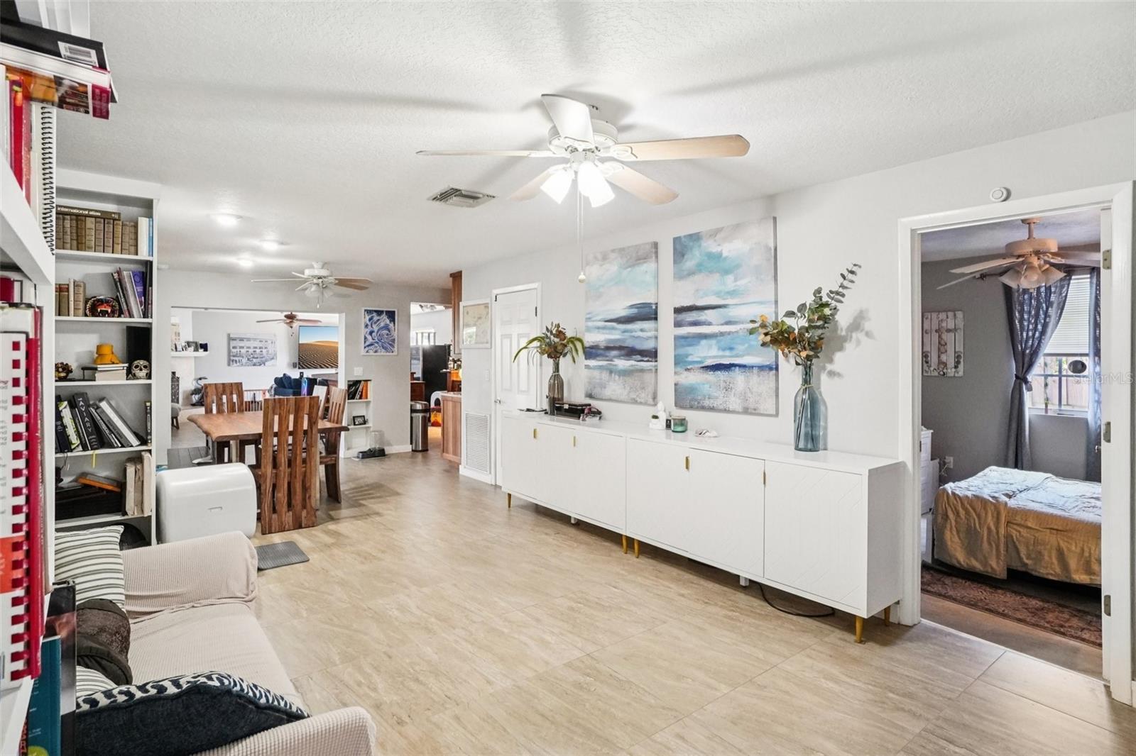 Image 20 of 54 For 162 Lincoln Circle N