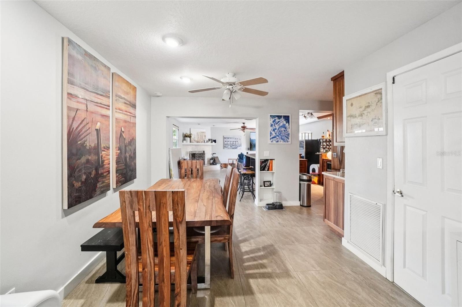 Image 23 of 54 For 162 Lincoln Circle N