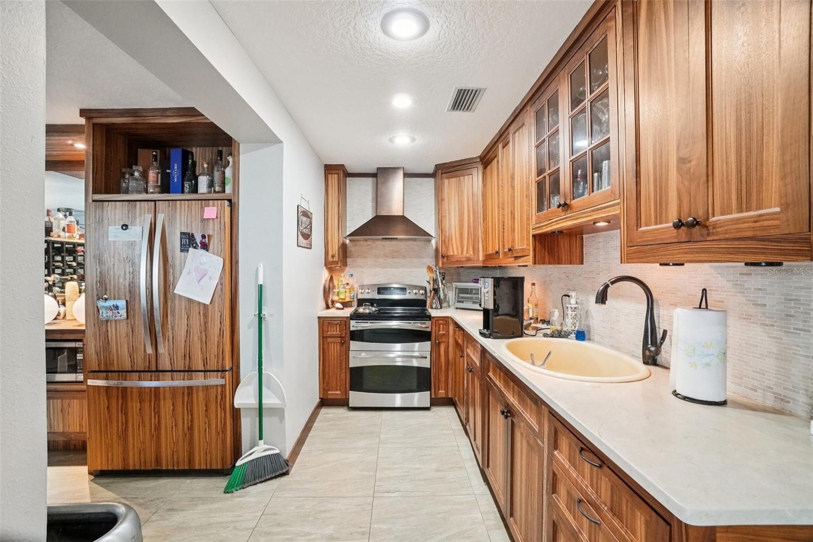 Image 26 of 54 For 162 Lincoln Circle N