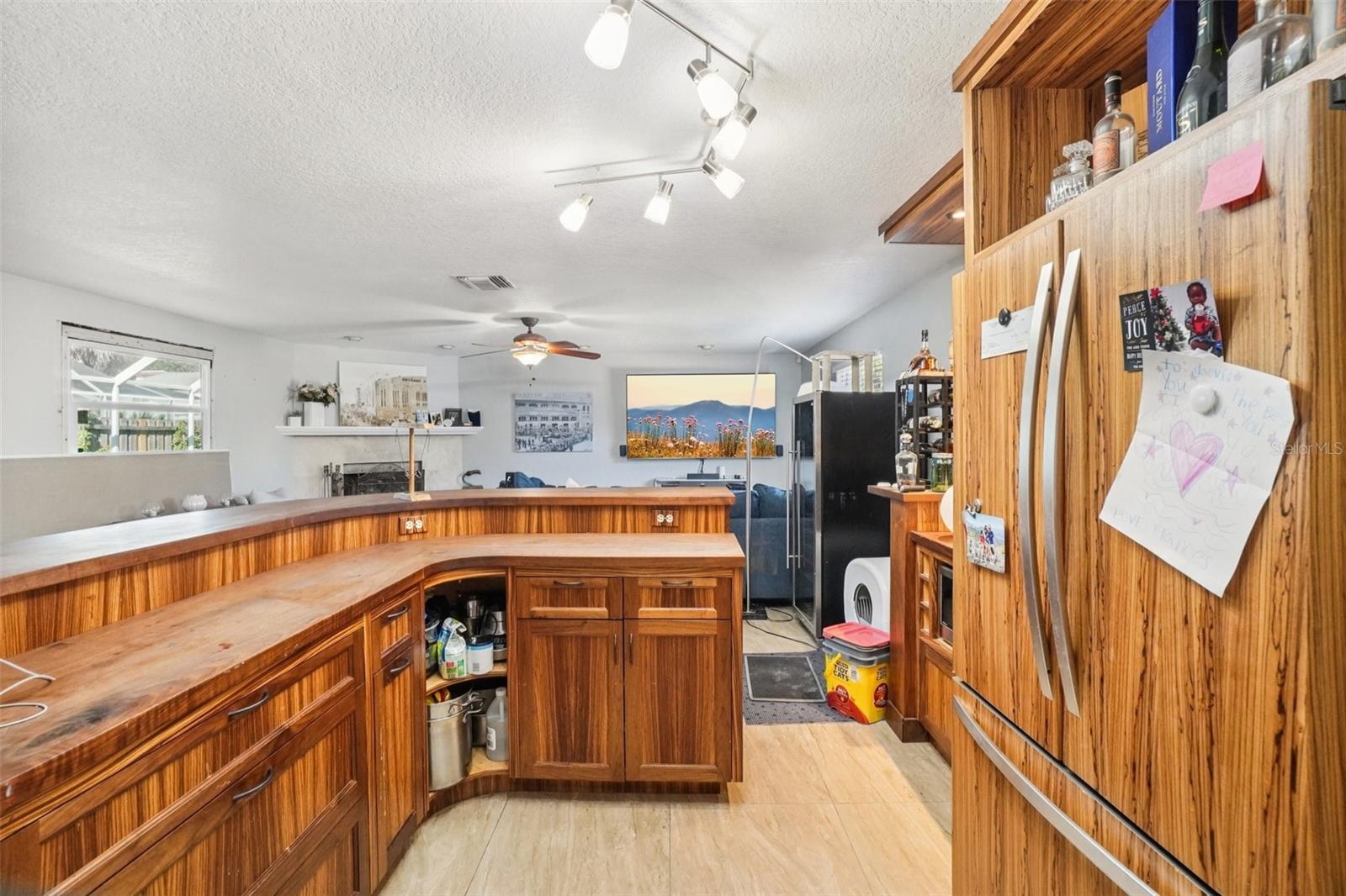 Image 28 of 54 For 162 Lincoln Circle N