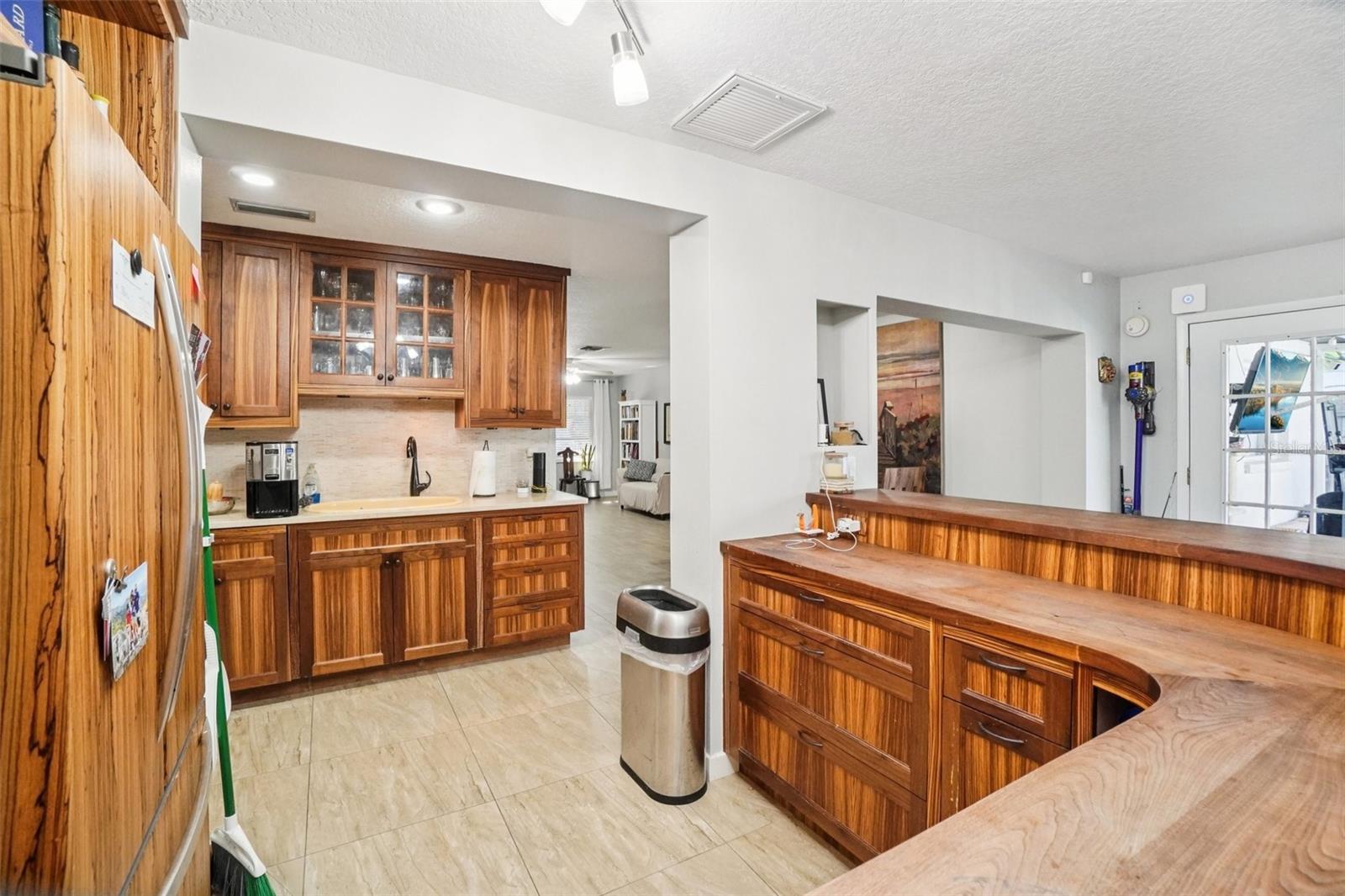 Image 29 of 54 For 162 Lincoln Circle N