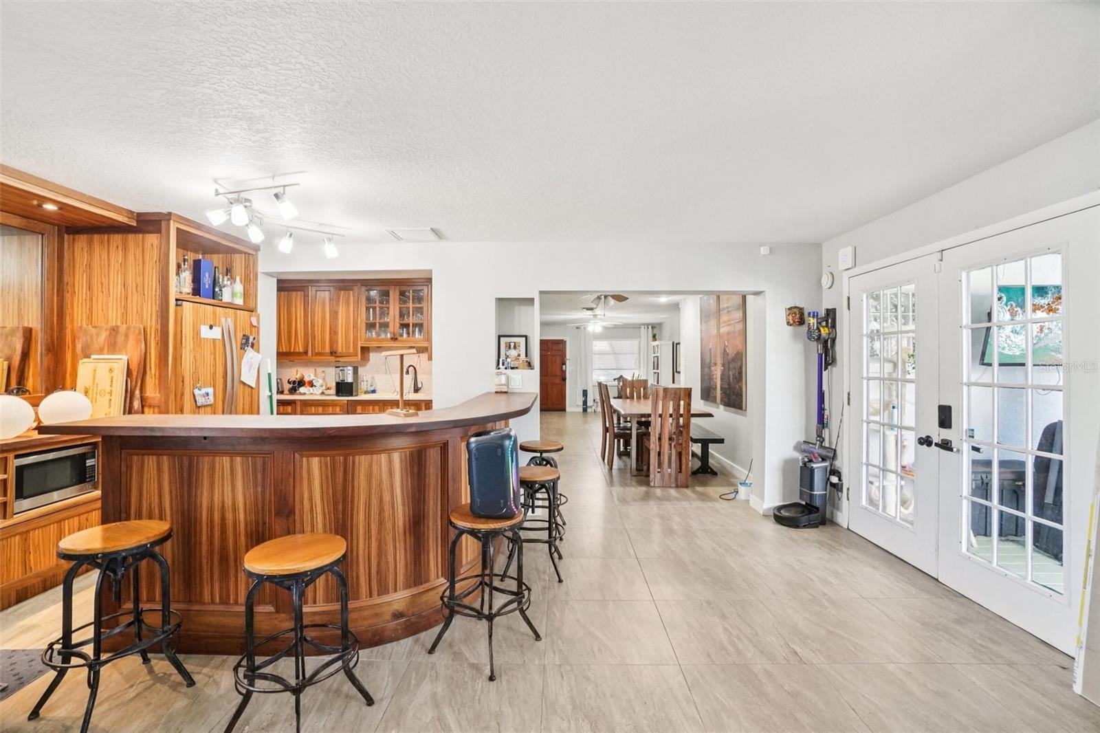 Image 32 of 54 For 162 Lincoln Circle N