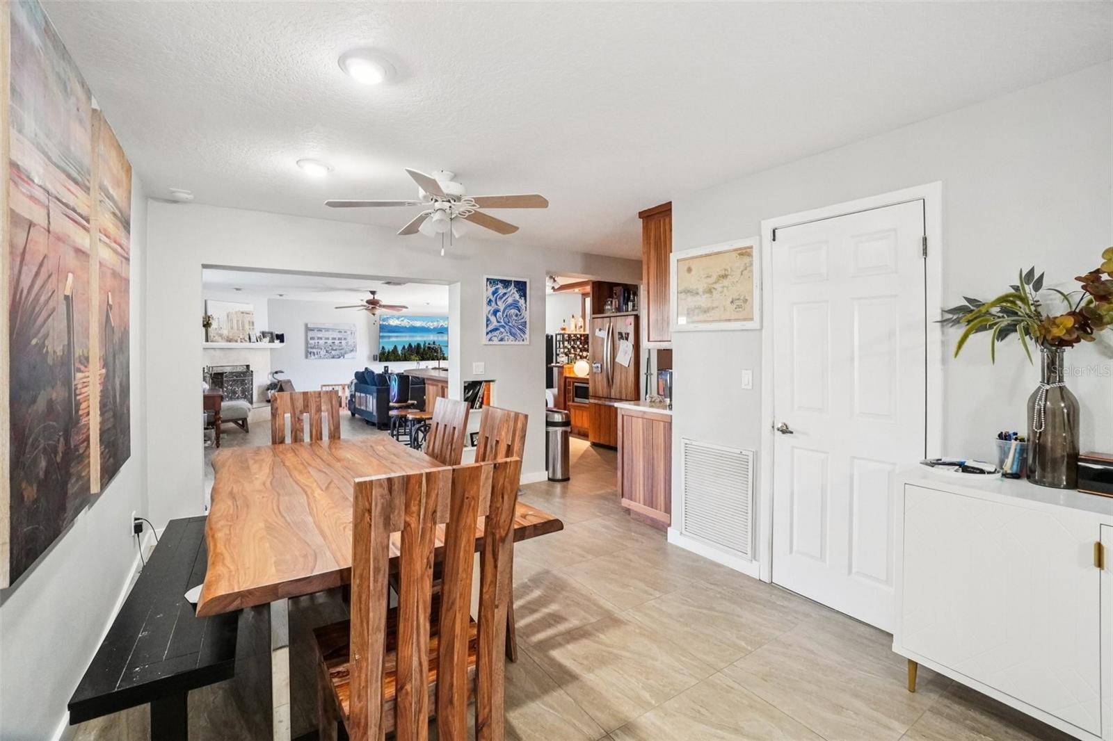 Image 38 of 54 For 162 Lincoln Circle N