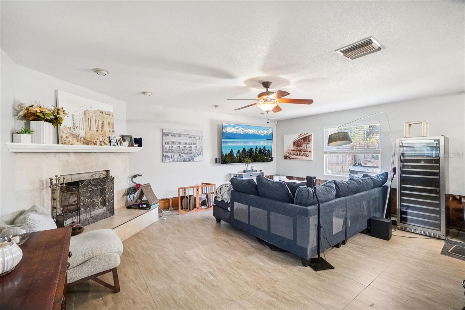 Image 4 of 54 For 162 Lincoln Circle N