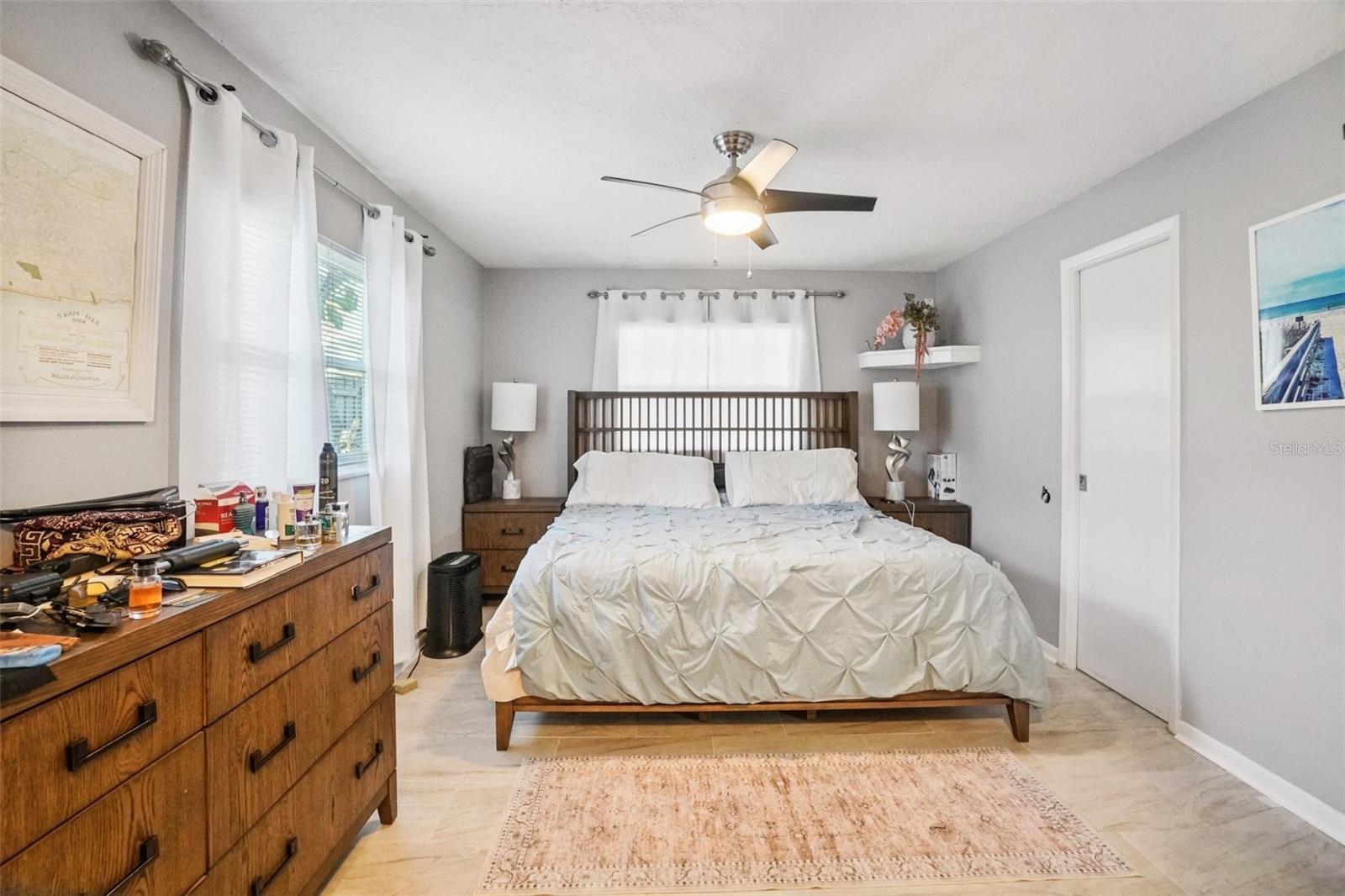 Image 41 of 54 For 162 Lincoln Circle N