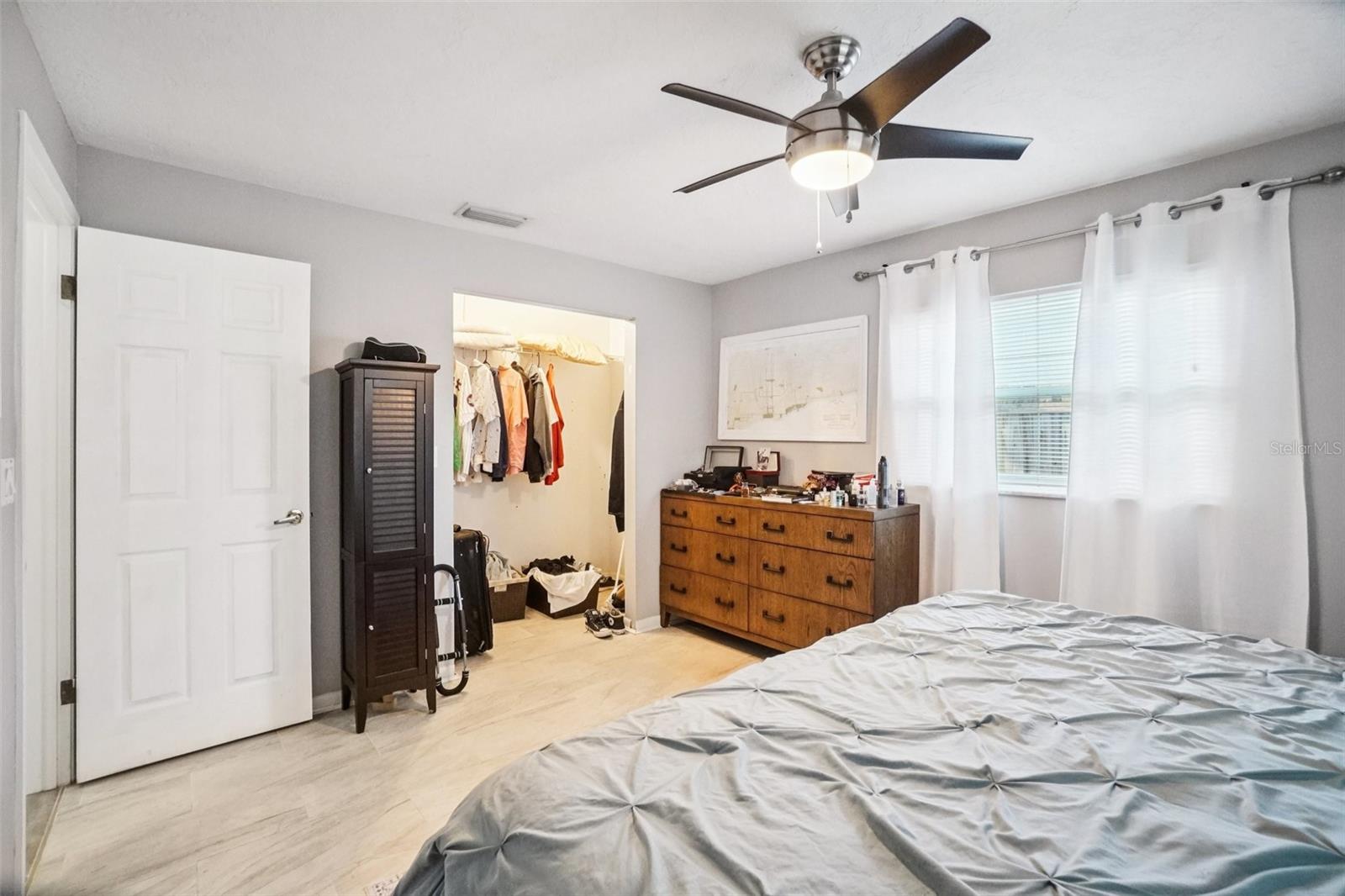 Image 42 of 54 For 162 Lincoln Circle N