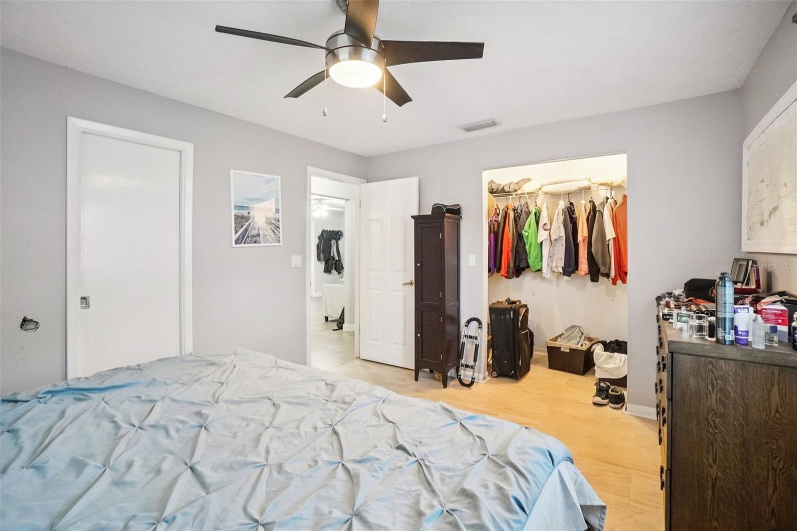 Image 43 of 54 For 162 Lincoln Circle N