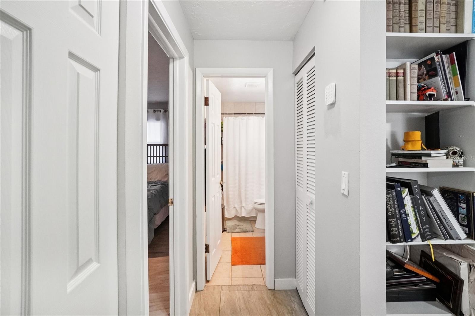 Image 44 of 54 For 162 Lincoln Circle N