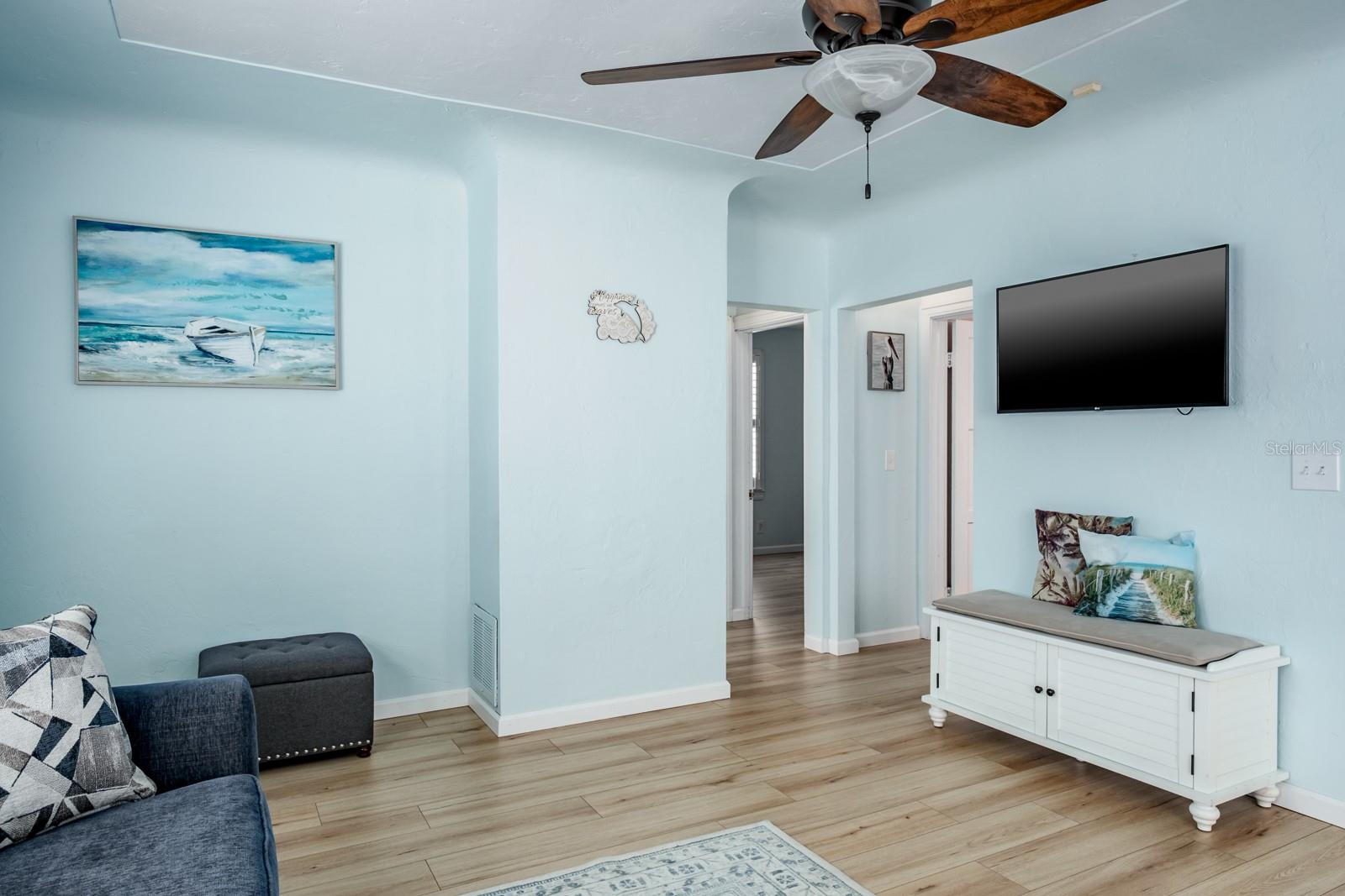 Listing photo id 11 for 5302 28th Avenue S