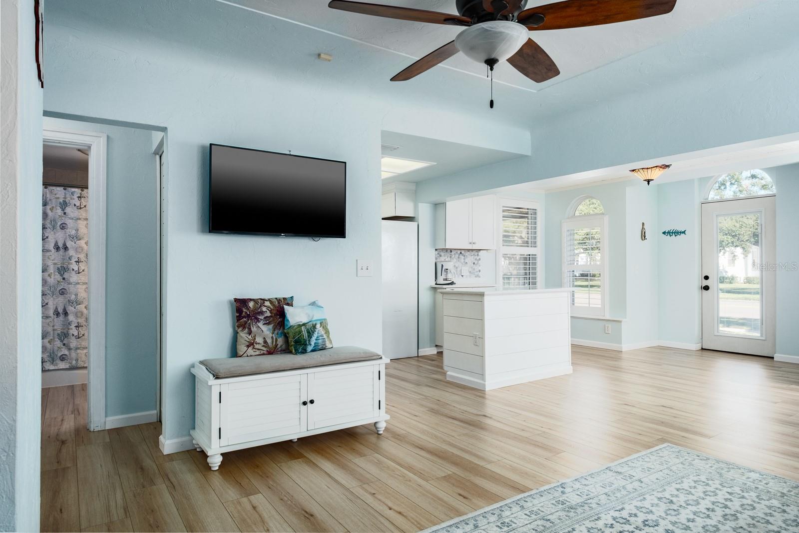 Listing photo id 12 for 5302 28th Avenue S