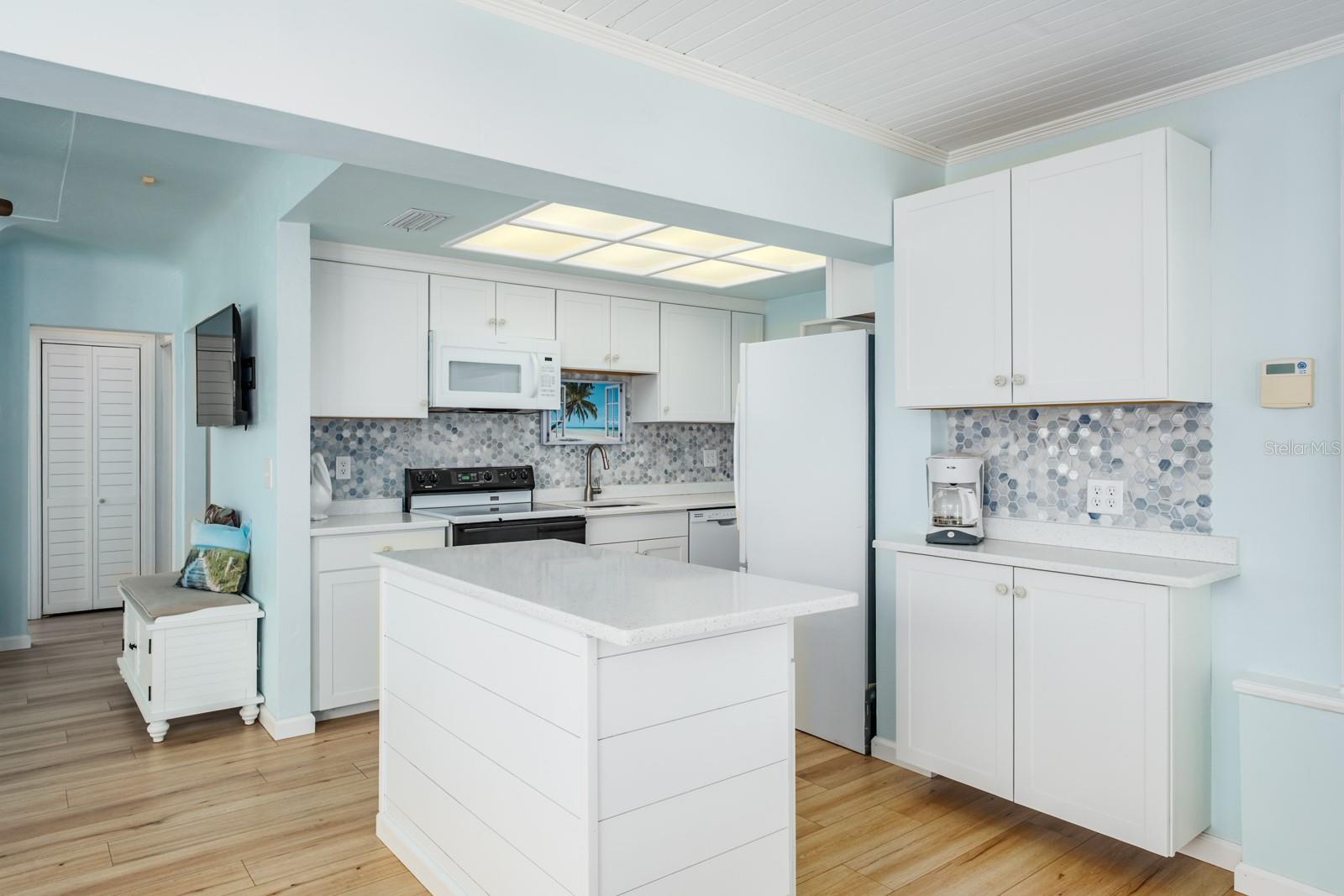 Listing photo id 13 for 5302 28th Avenue S