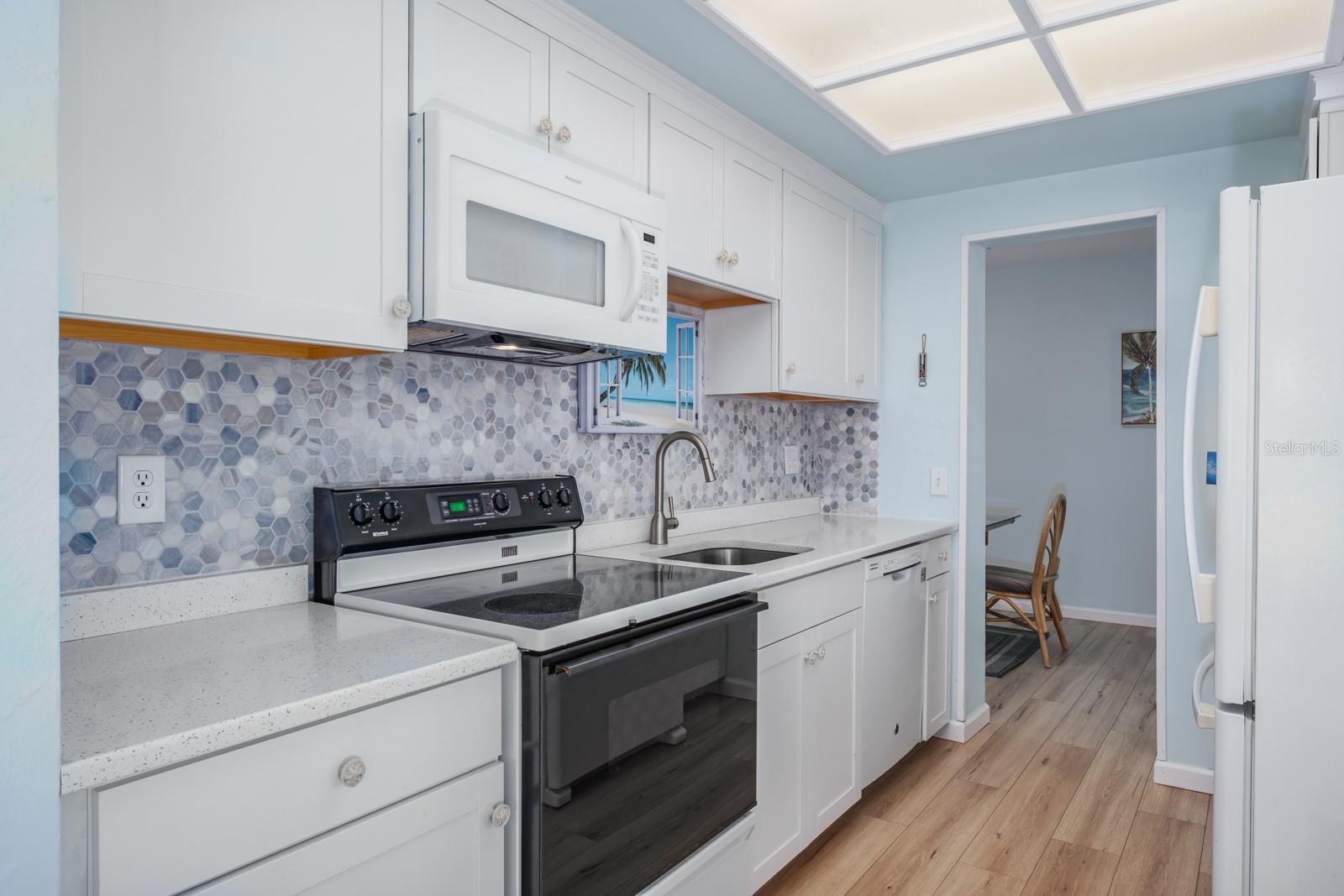 Listing photo id 15 for 5302 28th Avenue S