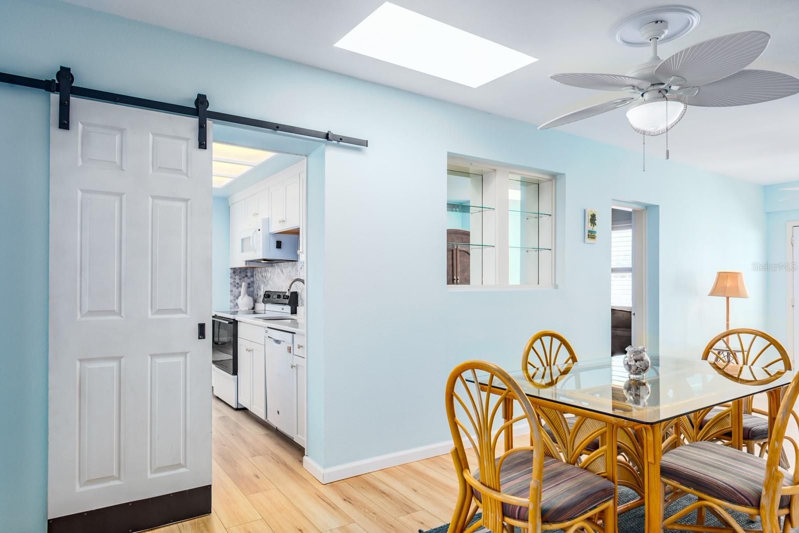 Listing photo id 17 for 5302 28th Avenue S