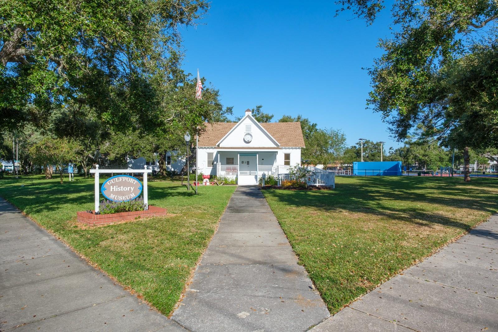 Listing photo id 44 for 5302 28th Avenue S