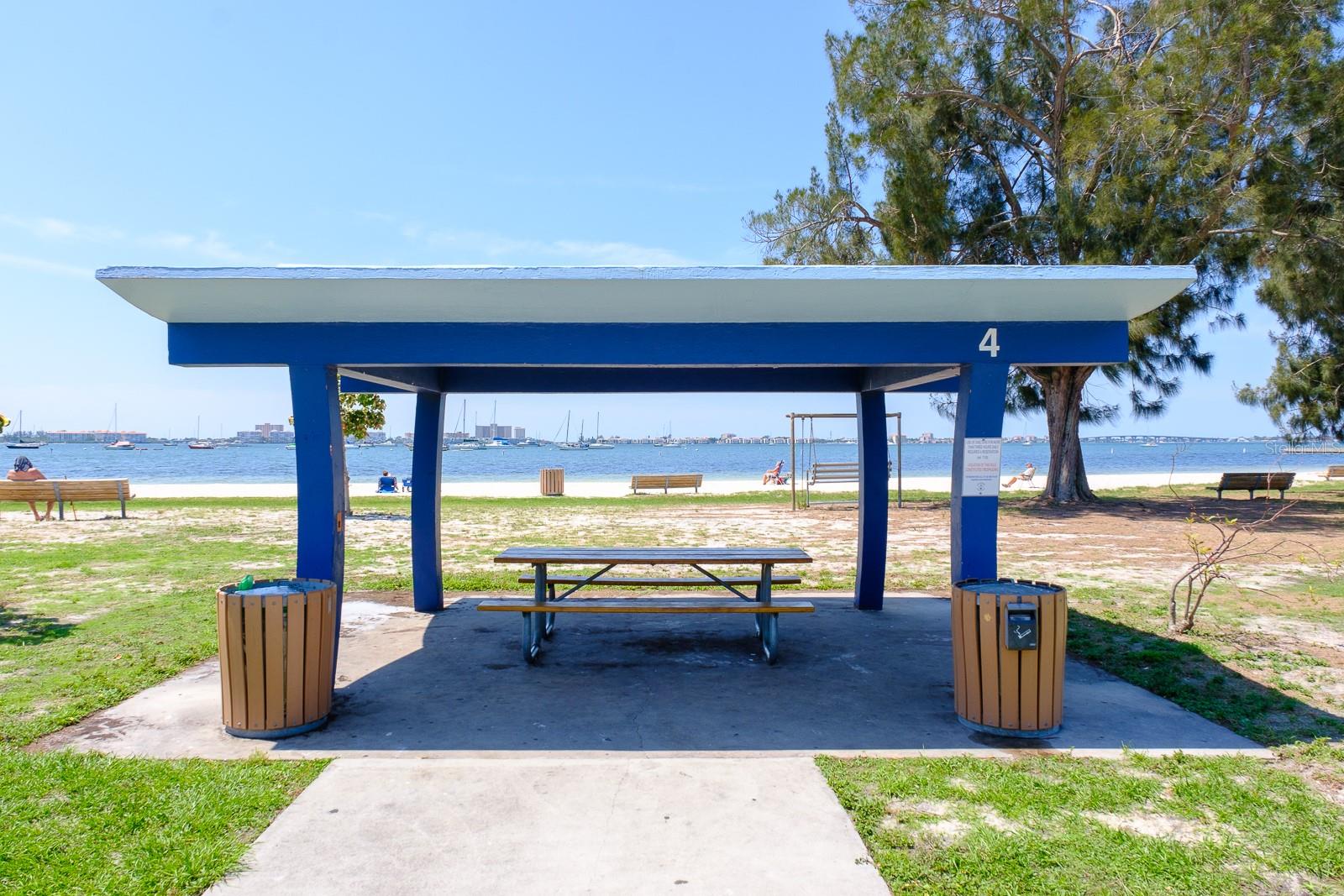 Listing photo id 46 for 5302 28th Avenue S