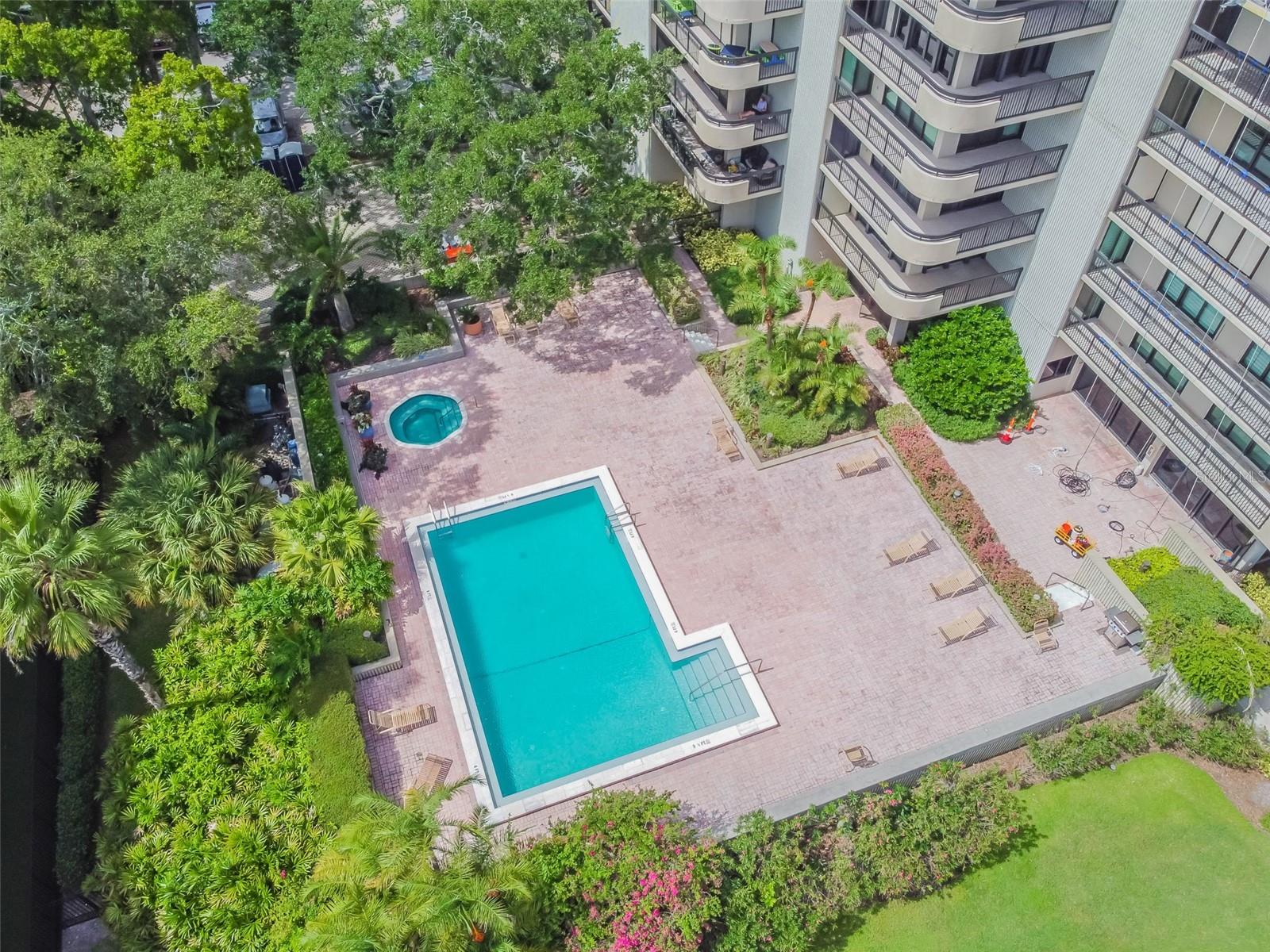 Image 36 of 45 For 2413 Bayshore Boulevard 2004