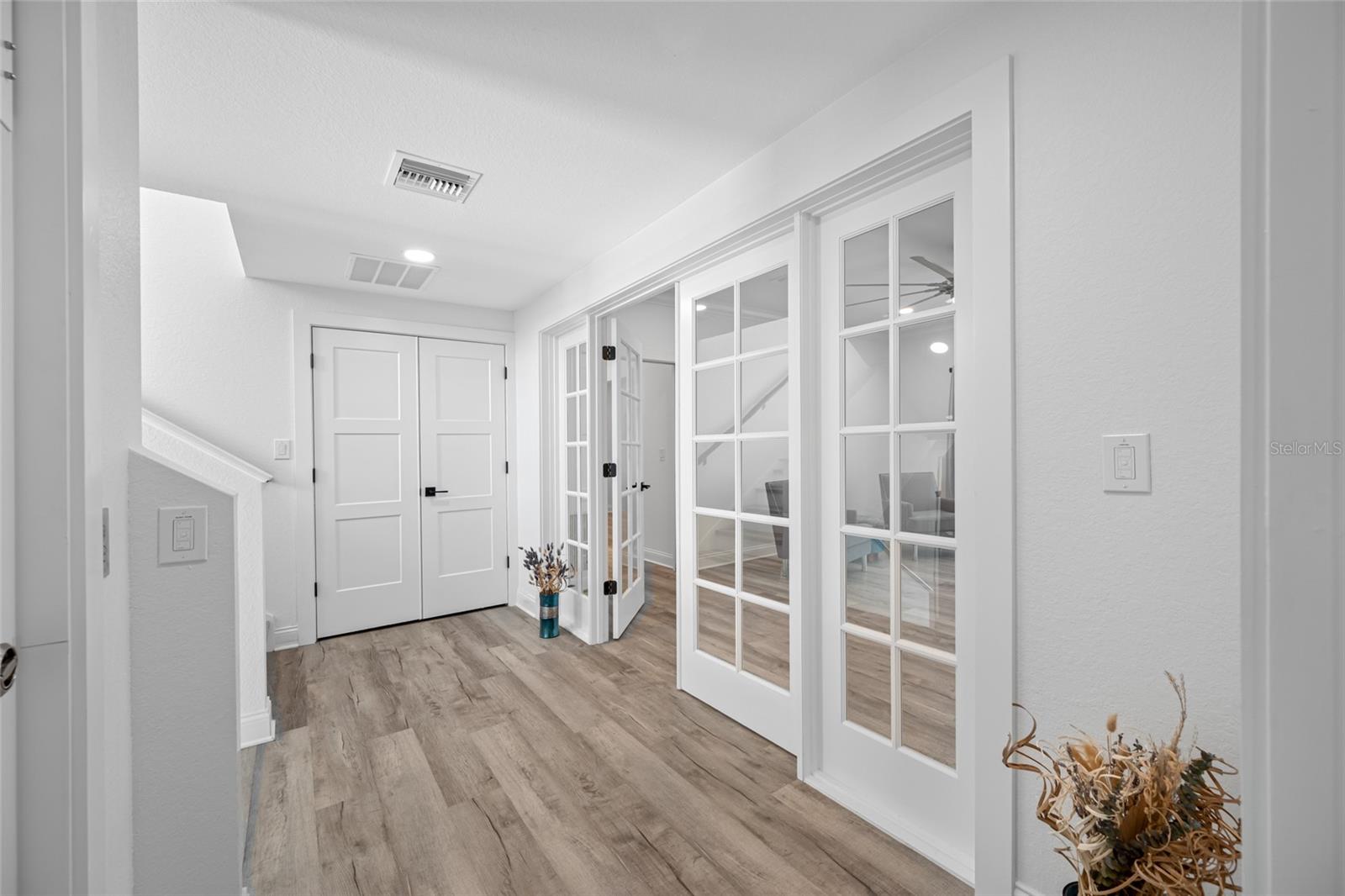 Image 35 of 89 For 2813 Kipps Colony Drive S