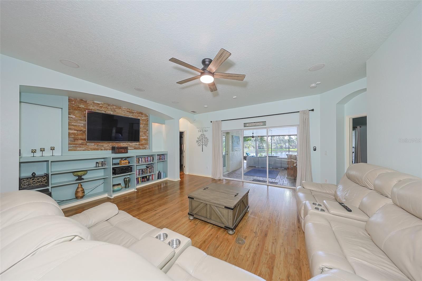 Image 23 of 55 For 1507 Mira Lago Circle