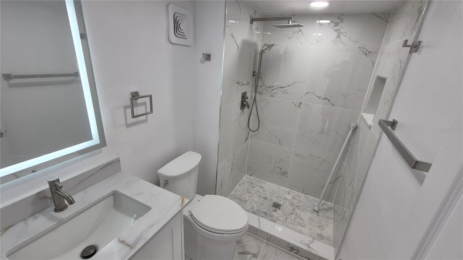 Image 10 of 19 For 3815 N Oak Dr  G11
