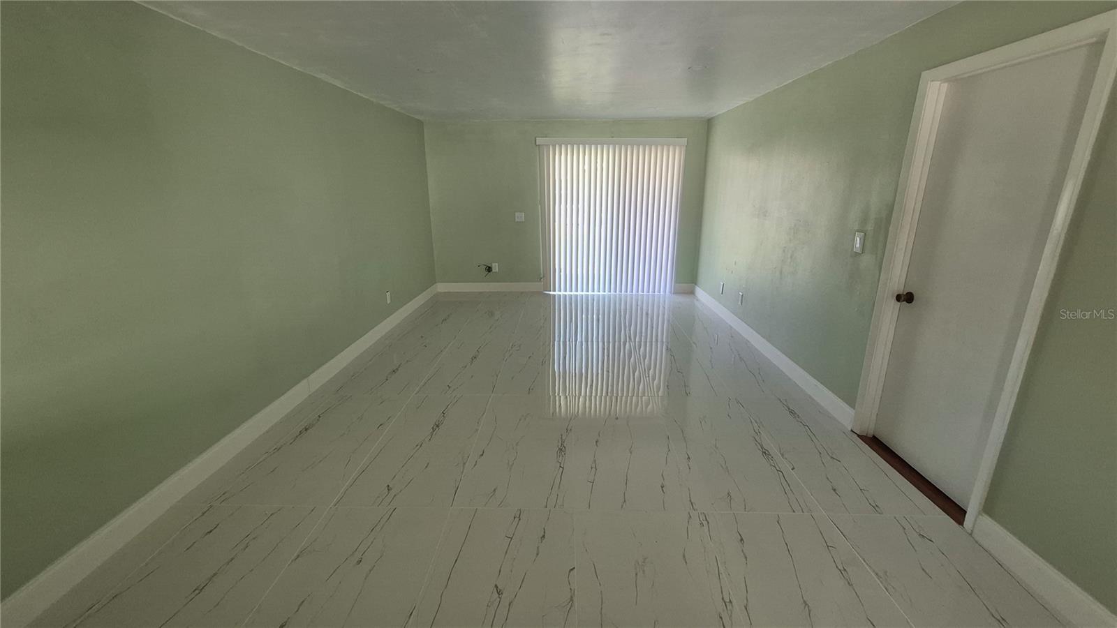 Image 5 of 19 For 3815 N Oak Dr  G11