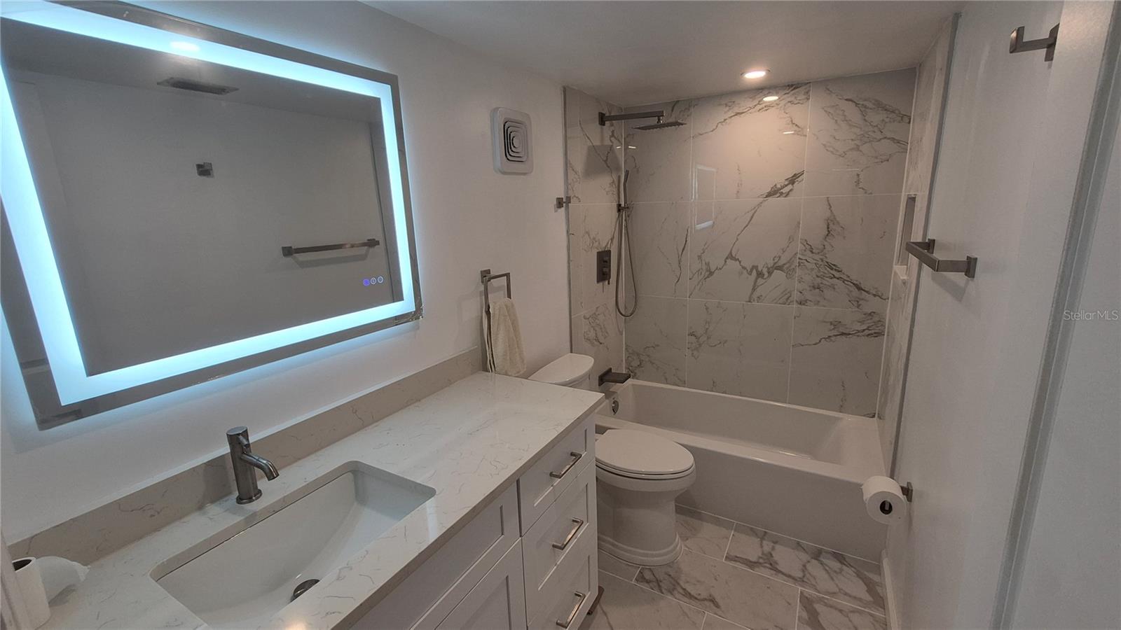 Image 7 of 19 For 3815 N Oak Dr  G11
