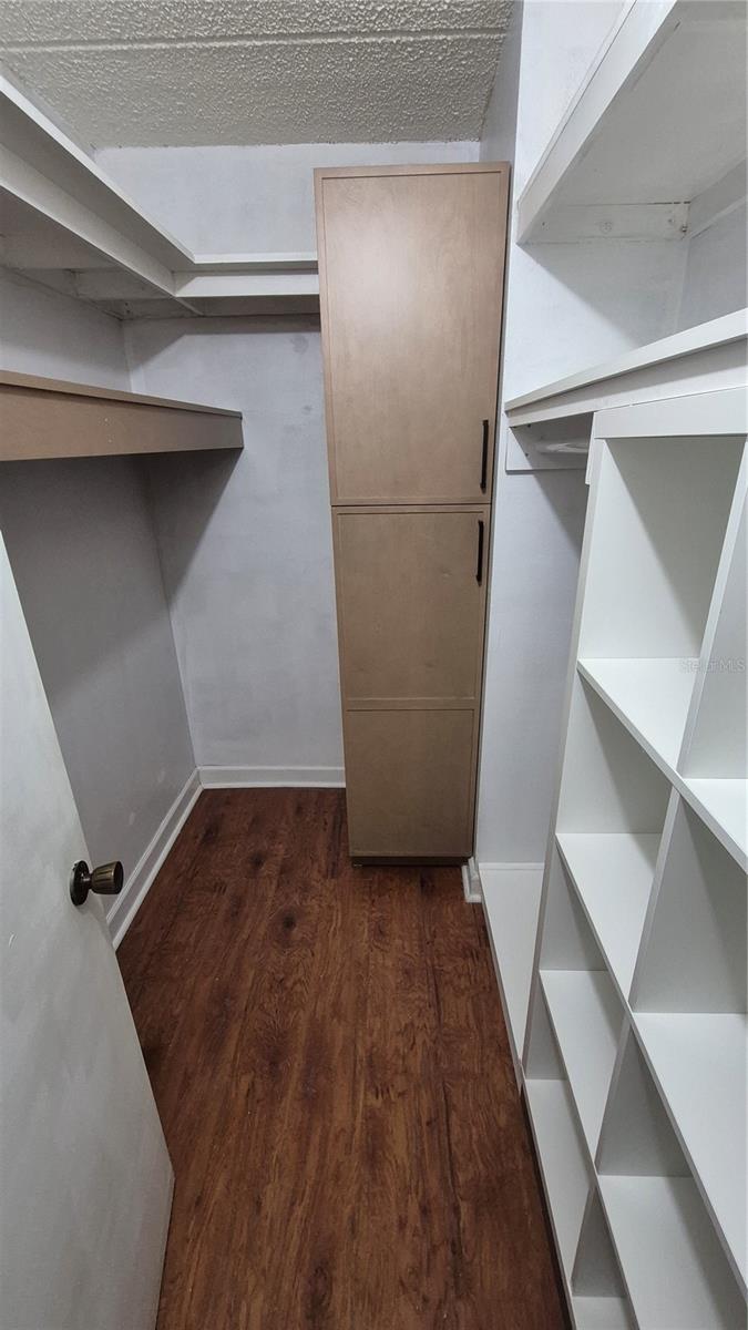 Image 8 of 19 For 3815 N Oak Dr  G11