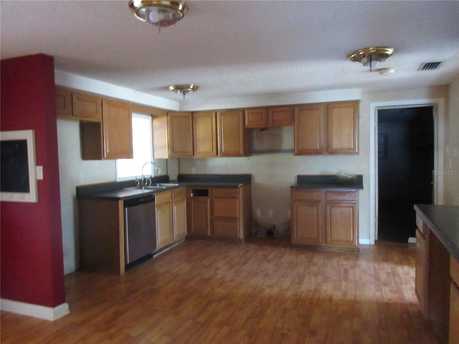 Image 3 of 9 For 19944 Hiawatha Road