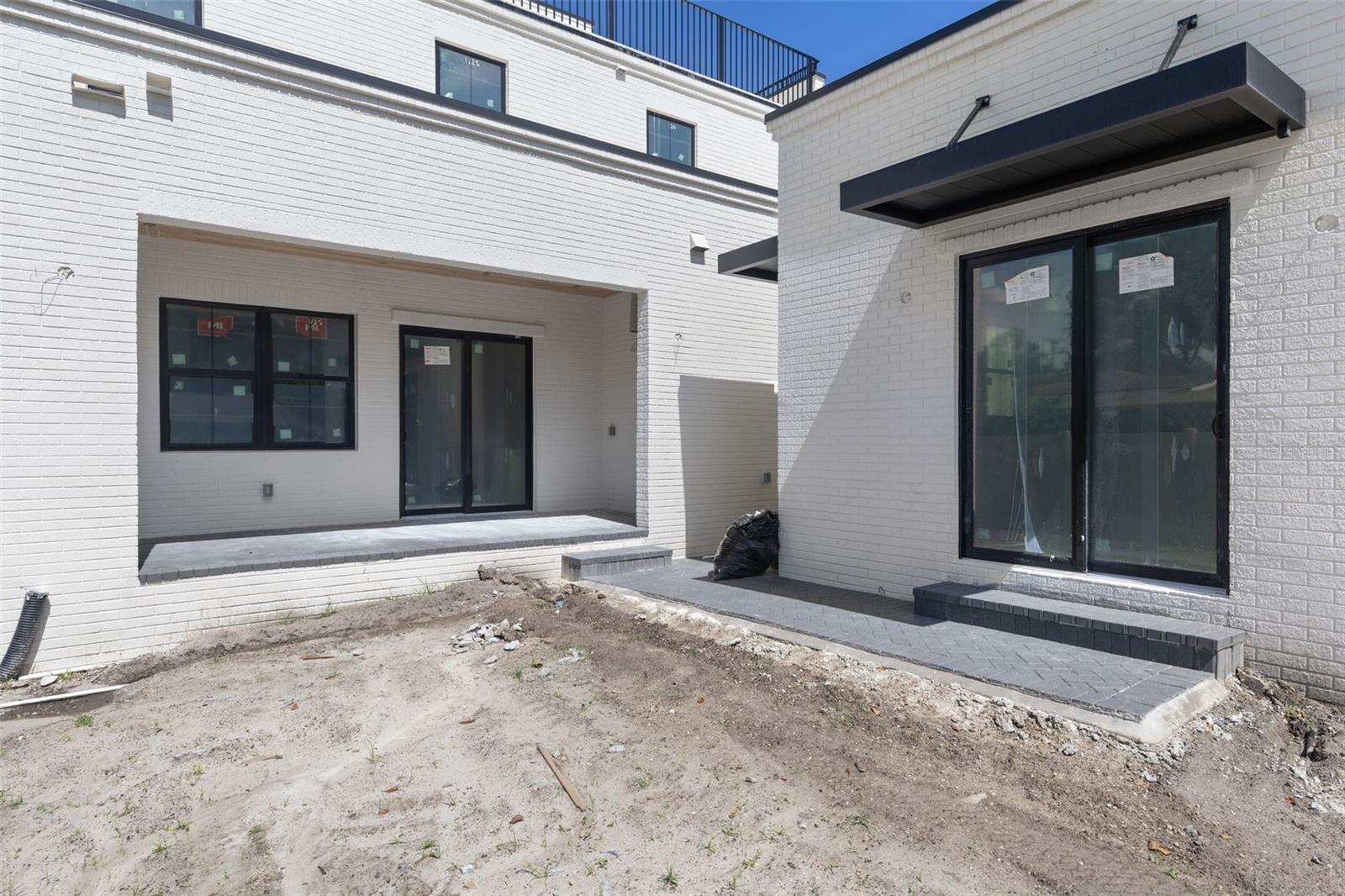 Listing photo id 8 for 814 Braddock Street