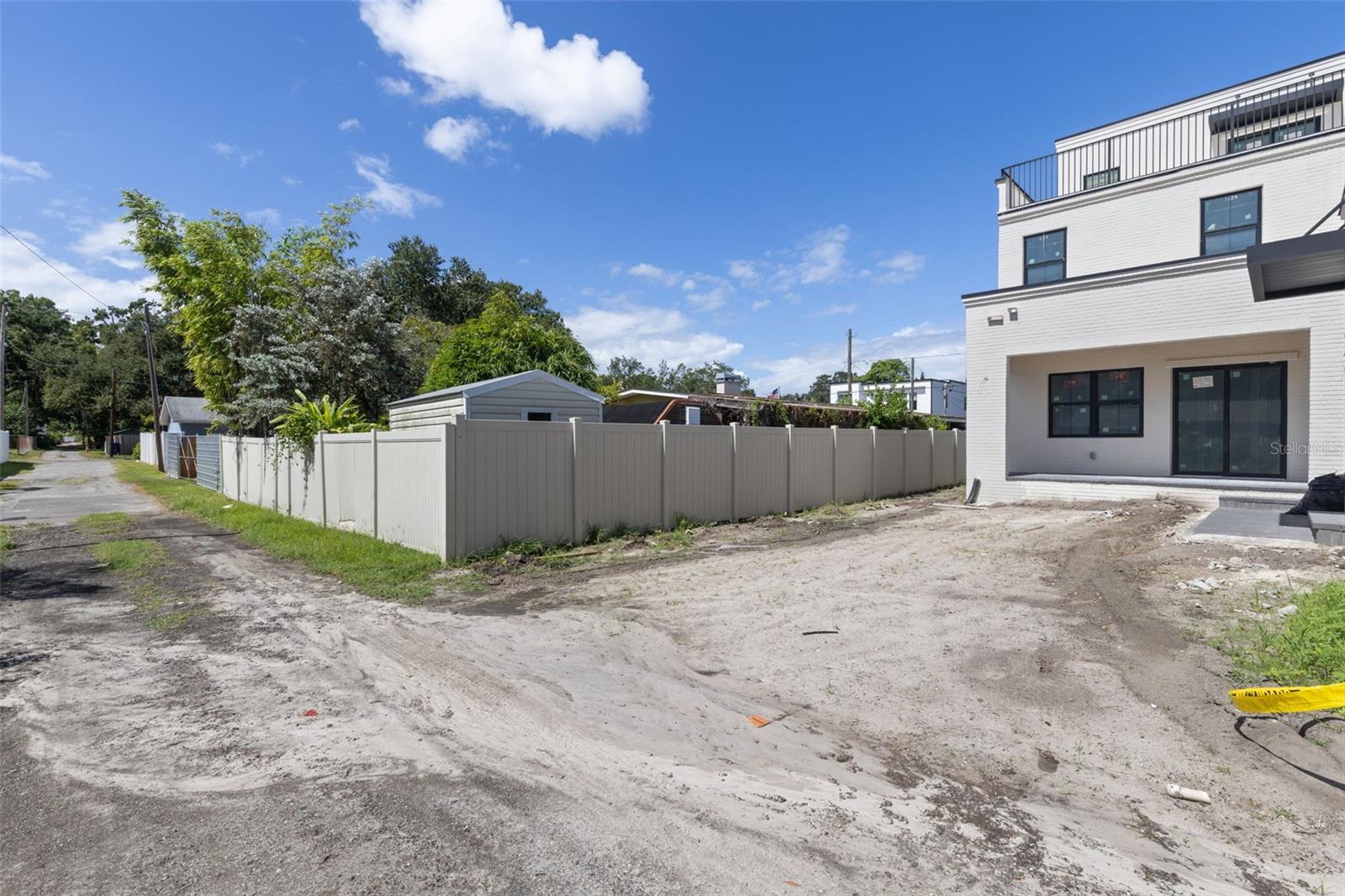 Listing photo id 10 for 814 Braddock Street