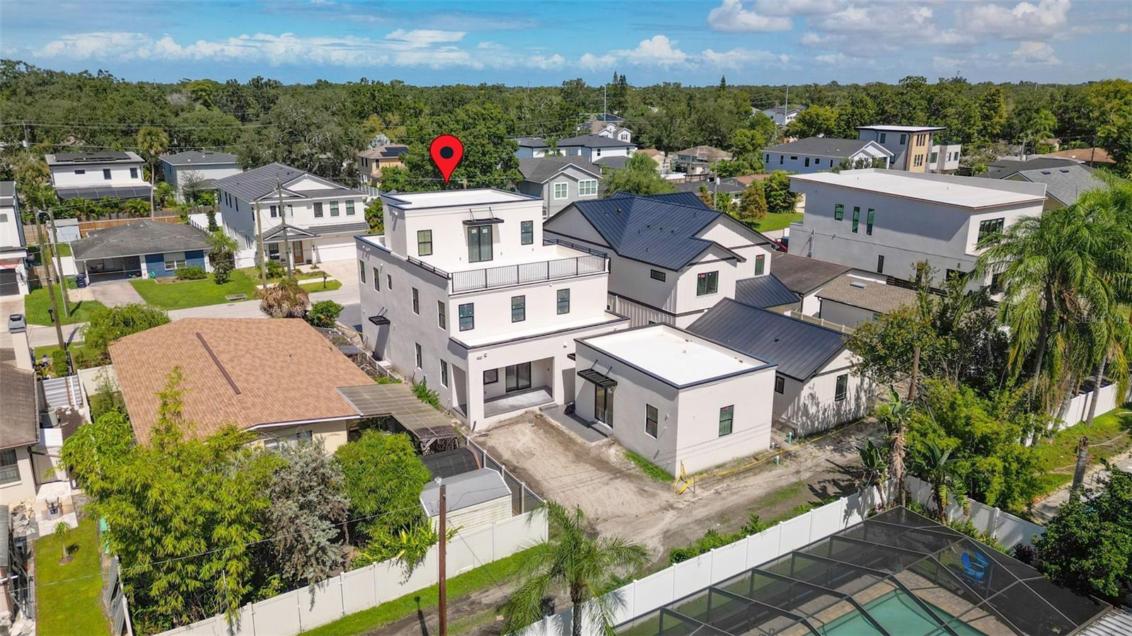 Listing photo id 11 for 814 Braddock Street