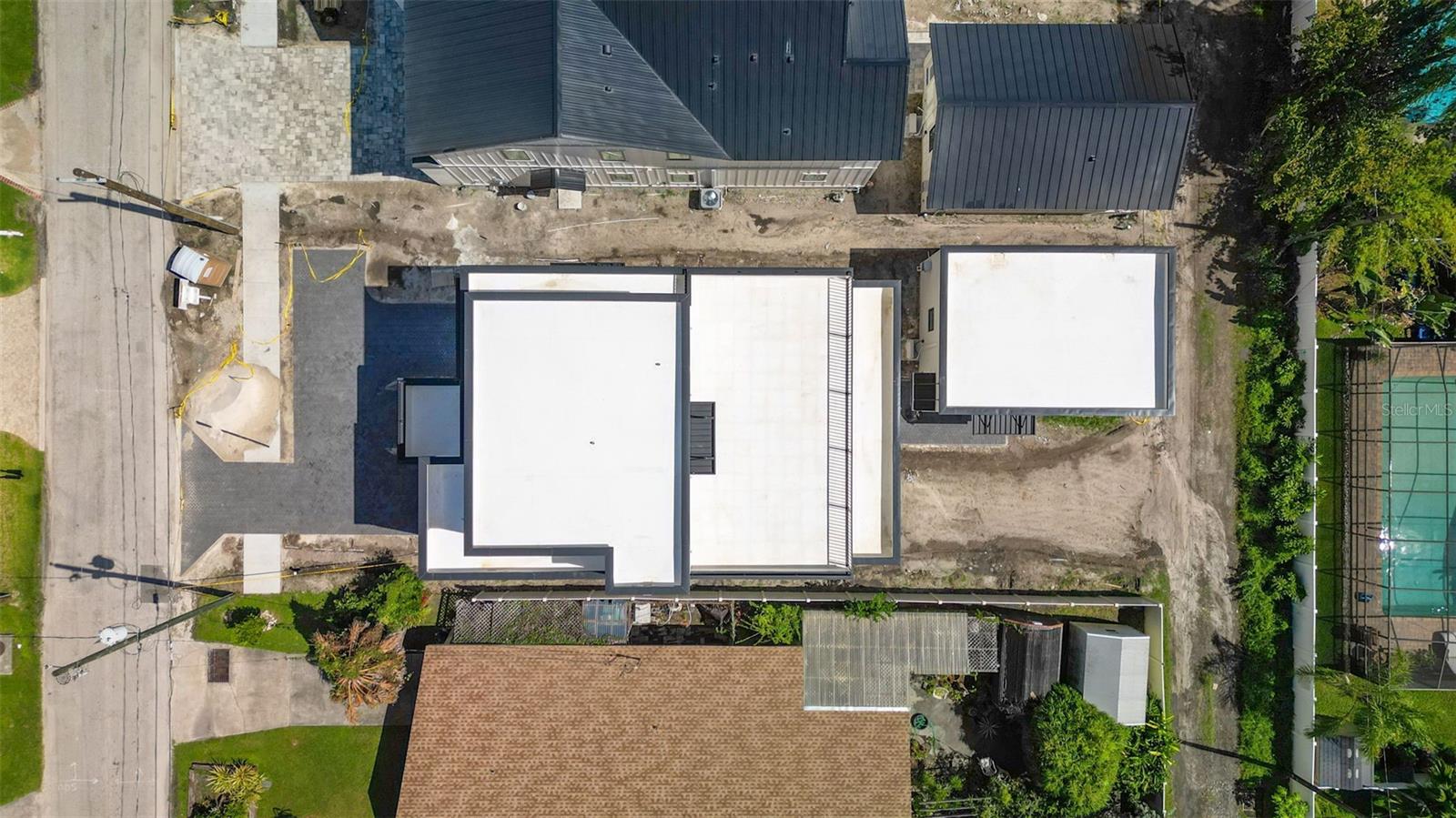 Listing photo id 13 for 814 Braddock Street