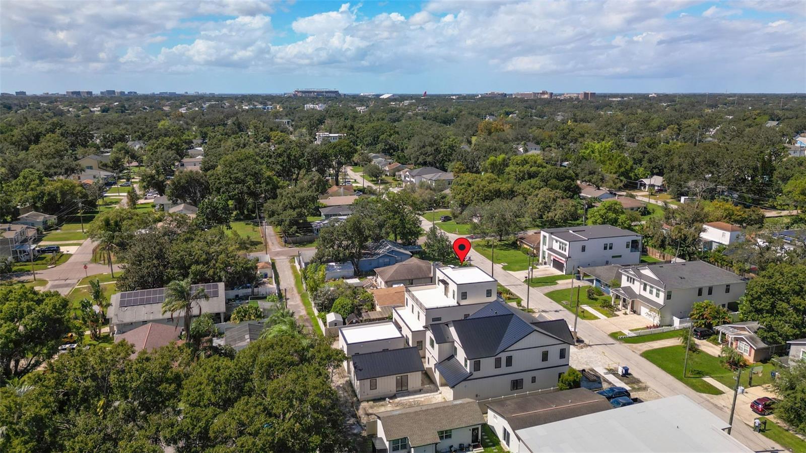 Listing photo id 17 for 814 Braddock Street