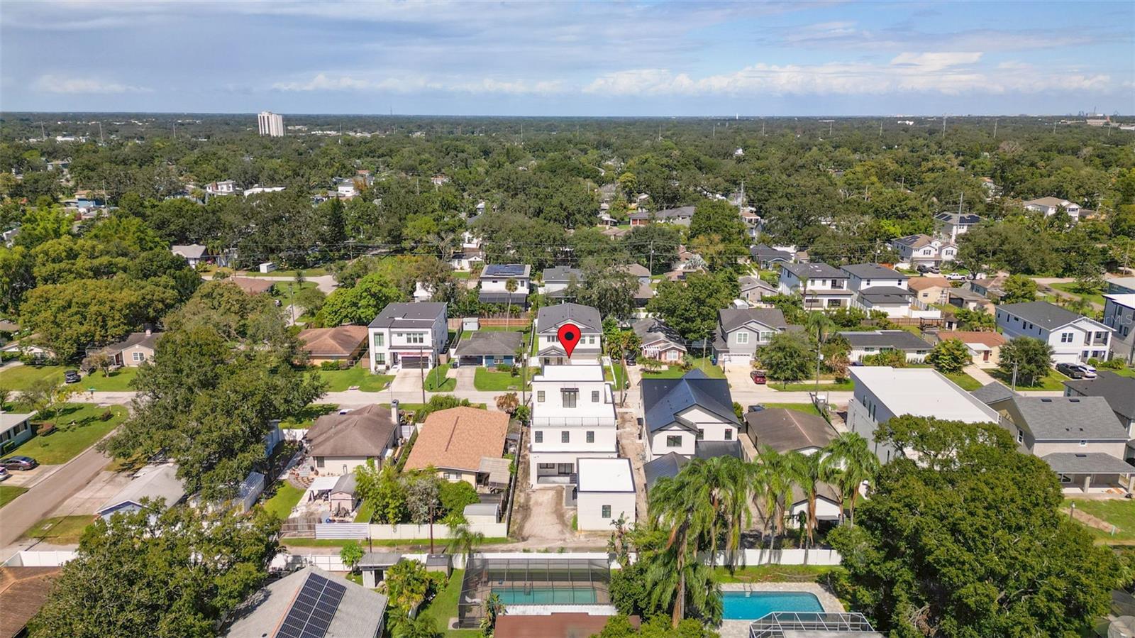 Listing photo id 18 for 814 Braddock Street