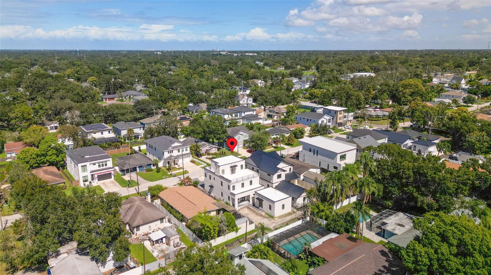 Listing photo id 19 for 814 Braddock Street