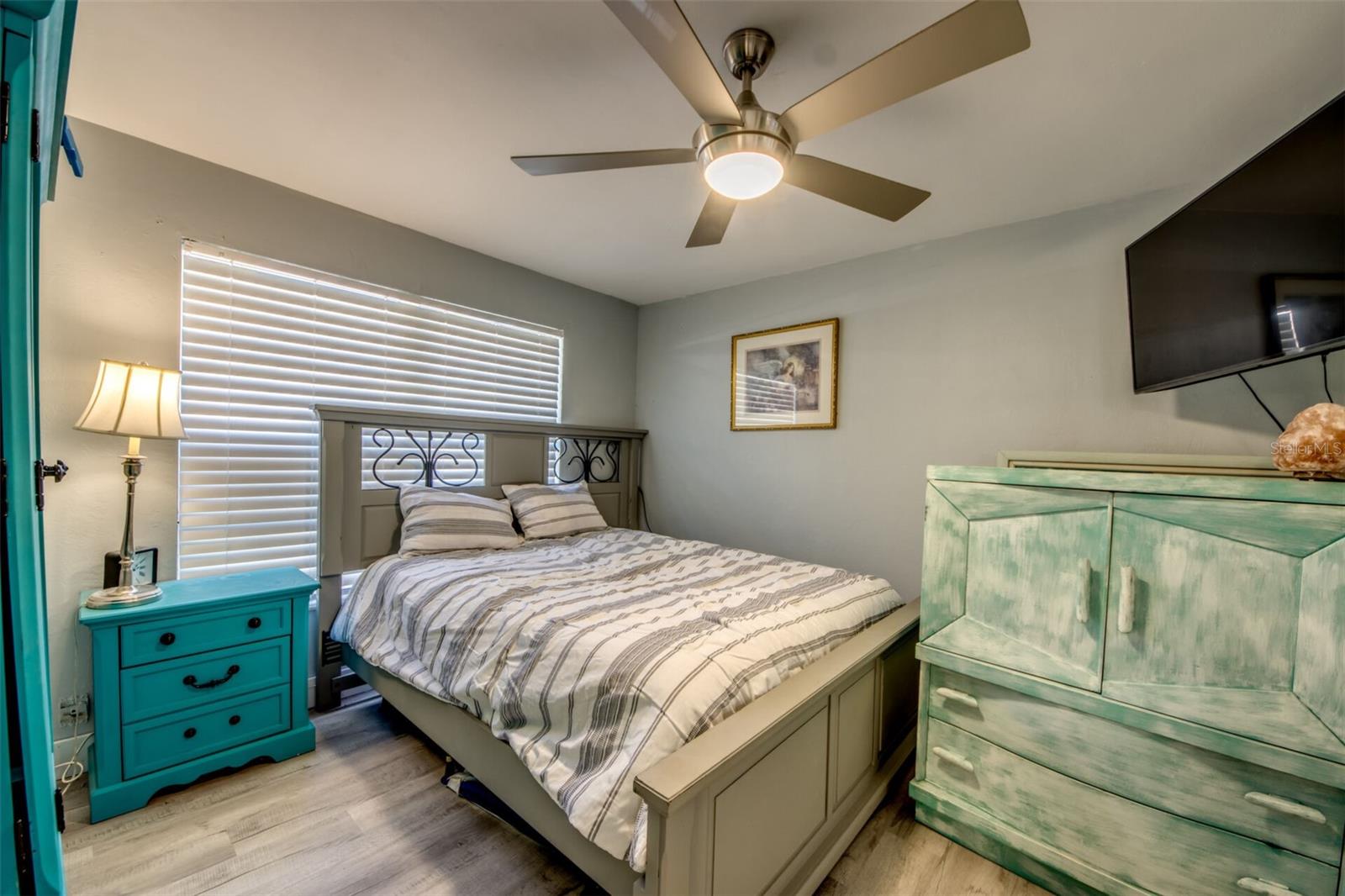 Listing photo id 6 for 912 24th Avenue A & B