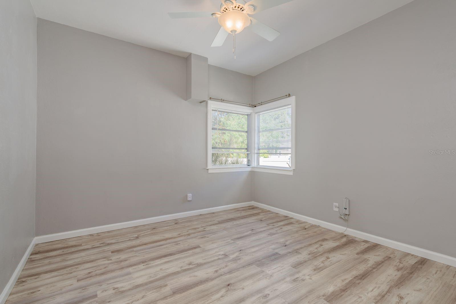 Image 14 of 30 For 1525 38th Avenue N