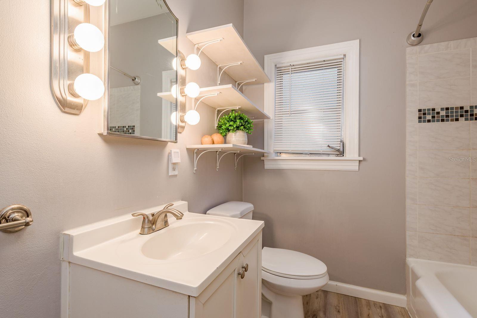 Image 16 of 30 For 1525 38th Avenue N