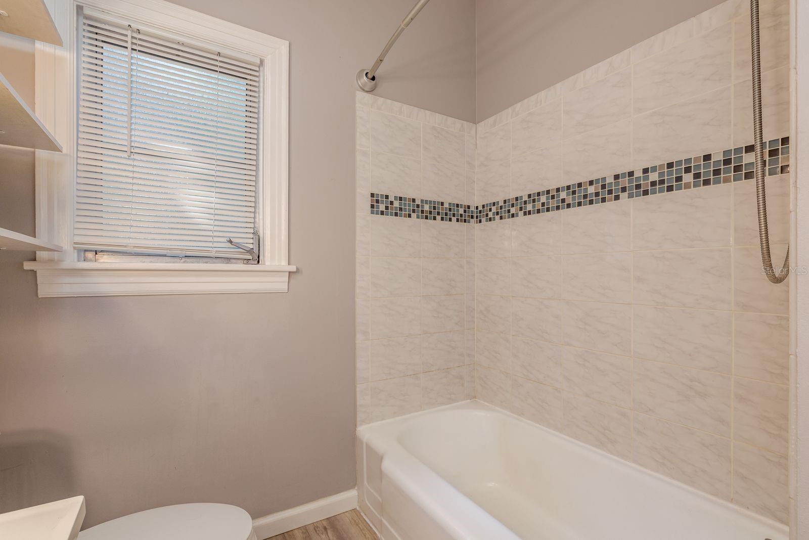 Image 17 of 30 For 1525 38th Avenue N