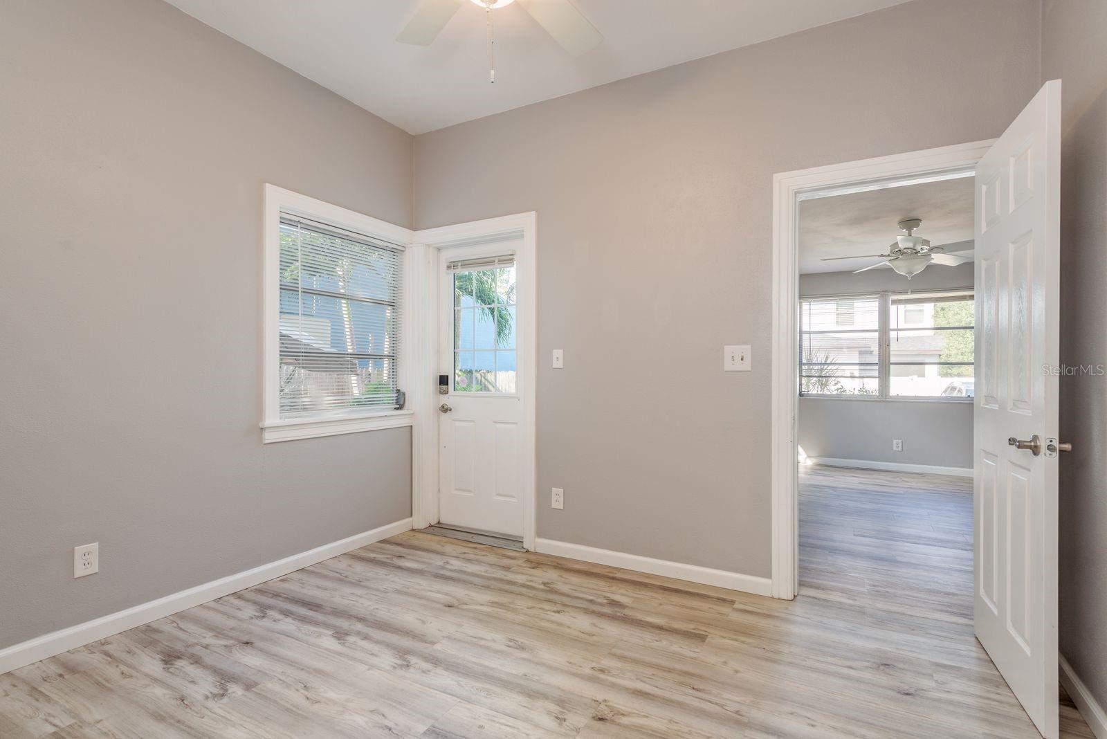 Image 18 of 30 For 1525 38th Avenue N