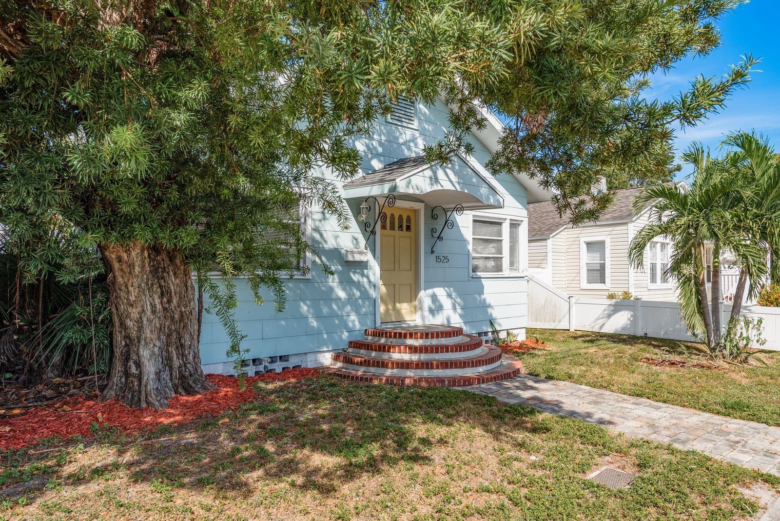 Image 3 of 30 For 1525 38th Avenue N