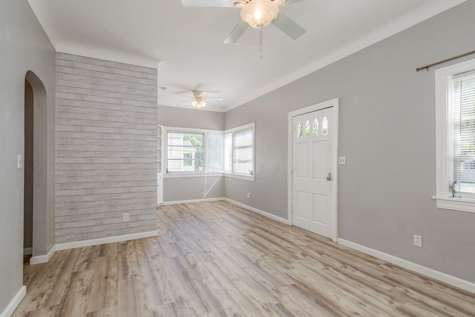 Image 7 of 30 For 1525 38th Avenue N