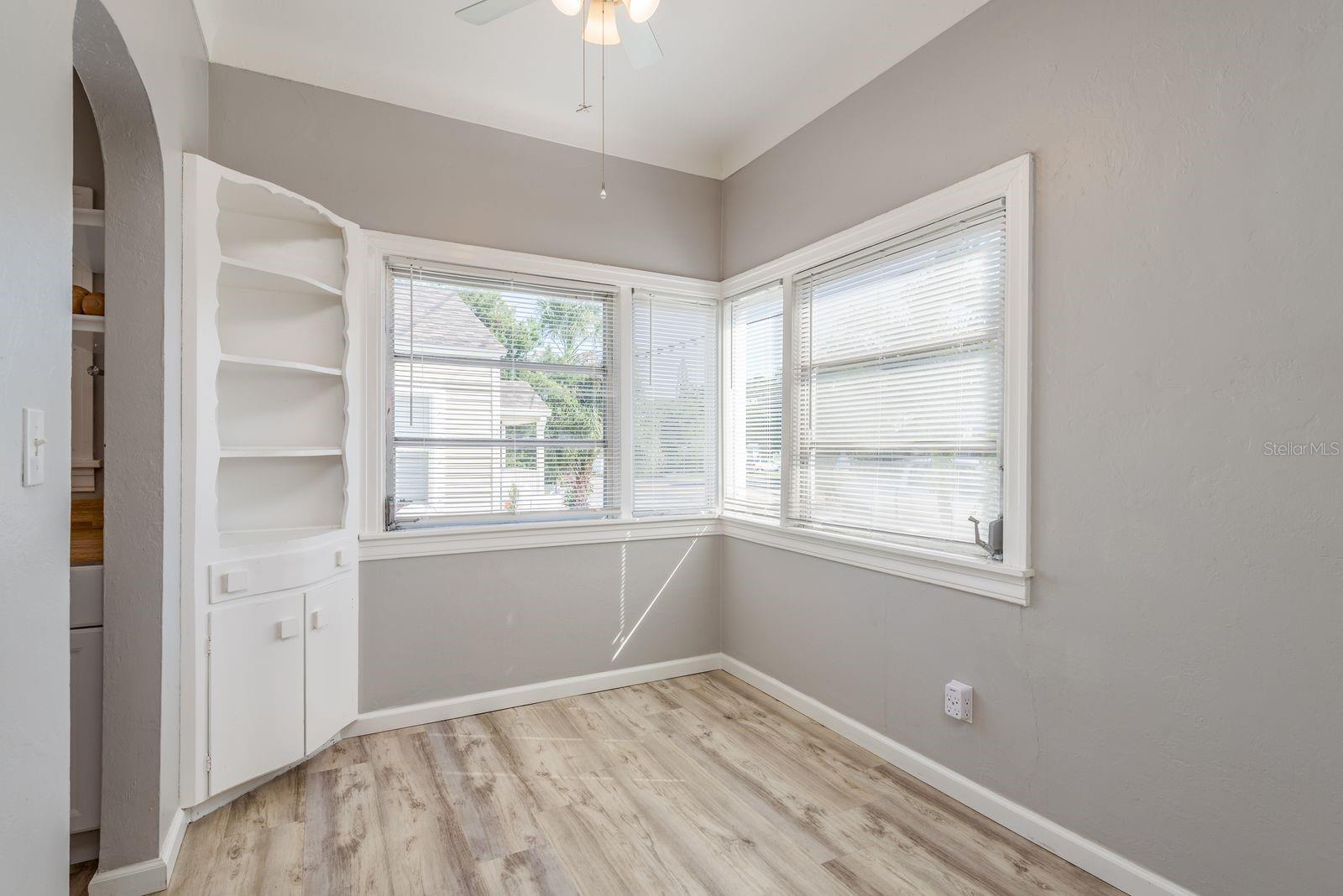 Image 9 of 30 For 1525 38th Avenue N