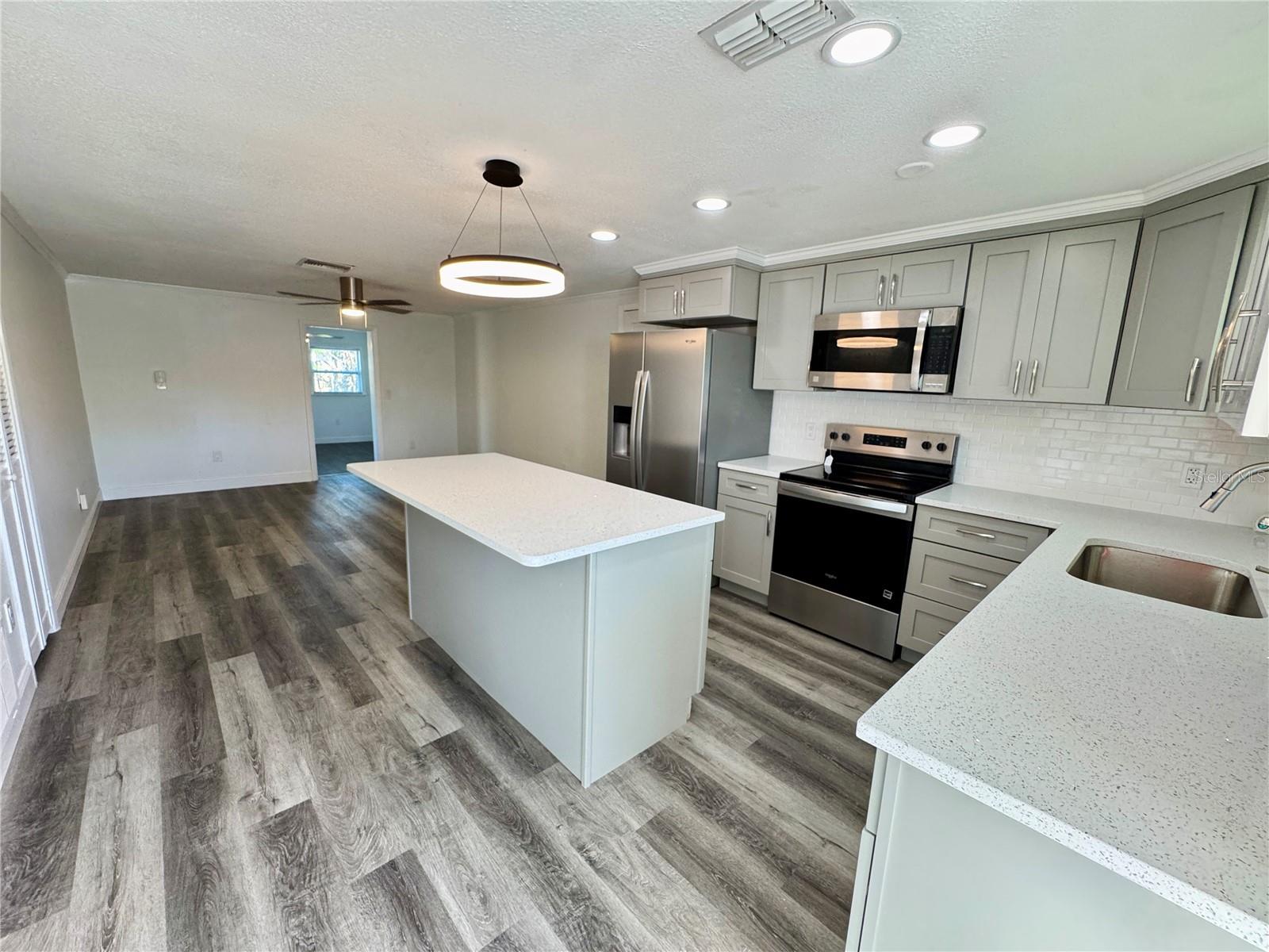 Image 3 of 24 For 1217 Grantwood Avenue