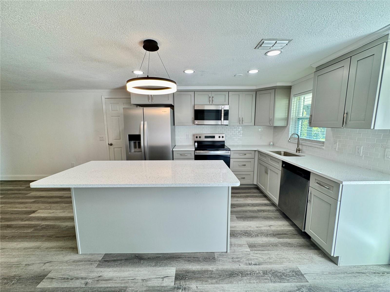 Image 4 of 24 For 1217 Grantwood Avenue